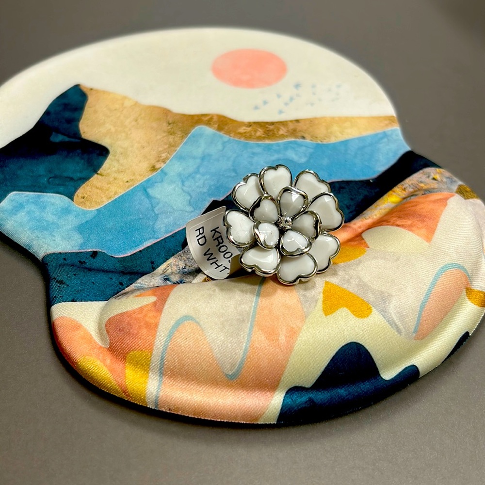 NWT adjustable flower ring